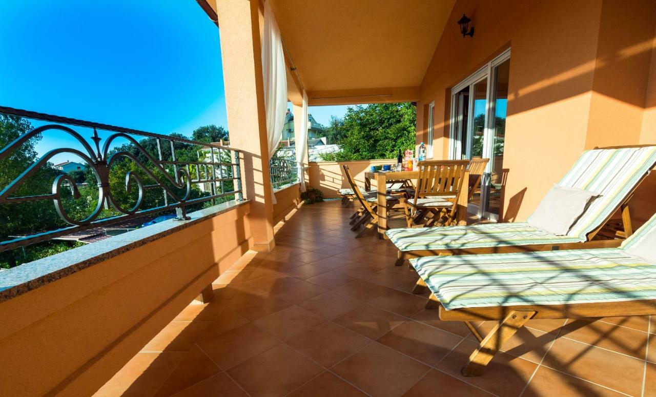 Apartments Villa Kristina Supetarska Draga Exterior photo